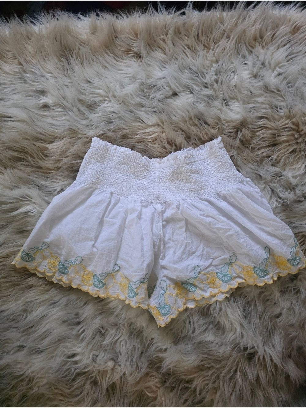 Joie White Scalloped Shorts with Lemon Lime Embroidery